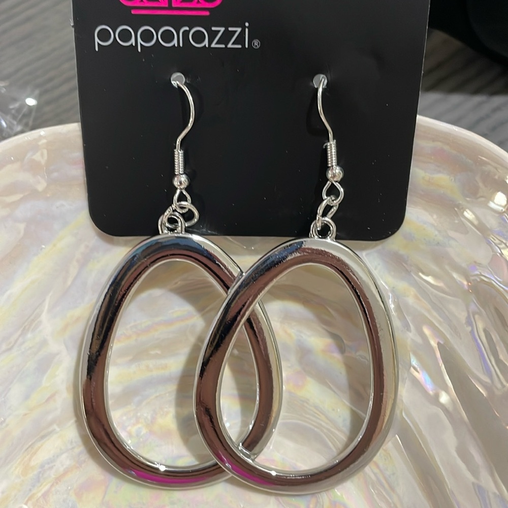 Paparazzi oval earrings